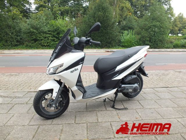 Aprilia SXR 50 — foto 2