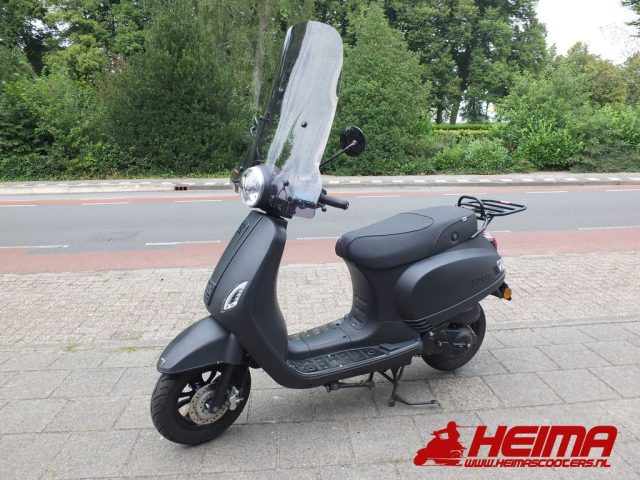 GTS Toscana — Heima Scooters Den Ham