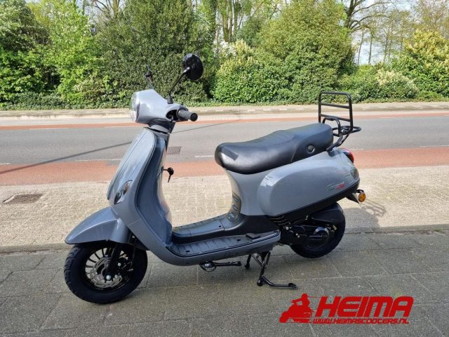 GTS Toscana Pure — Heima Scooters Den Ham