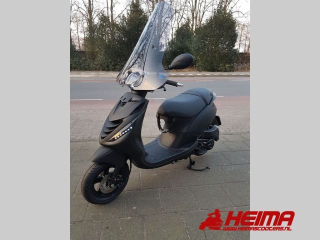 Piaggio ZIP 4T 25 & 45 KM — Heima Scooters Den Ham