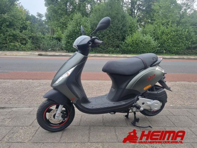 Piaggio ZIP 50 4T — foto 2