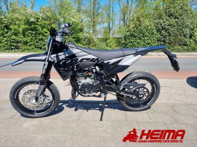 Sherco 50 SM-RS Moon — Heima Scooters Den Ham